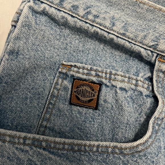 Wrangler Authentic Hero Vintage Made in USA Lightwash Jean Shorts Size 36x10.5 - Picture 3 of 4